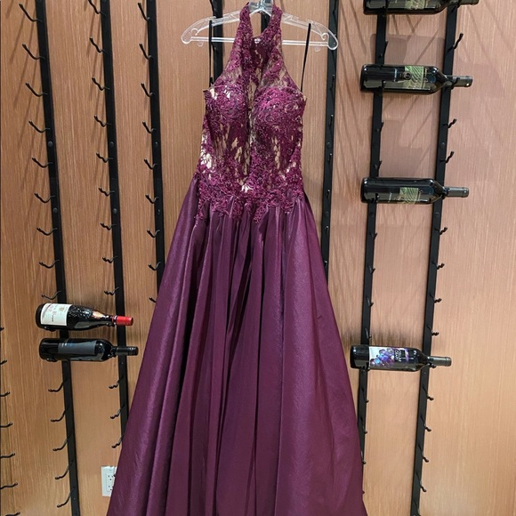 Halter neck prom dress only worn once, like brand new! - Picture 4 of 5